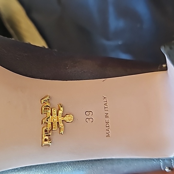 Prada Leather Studded Accents Pump size 39 - Picture 6 of 6